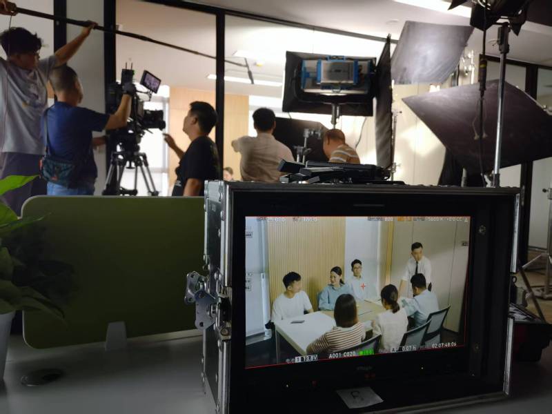 曹县TVC拍摄公司：科技产品视觉化大师，诠释未来感与功能美学