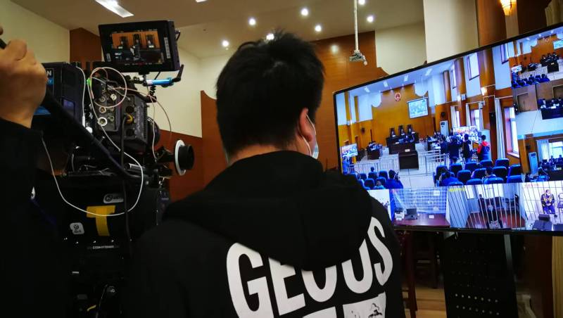 AI生成VS人工创意——曹县广告片拍摄公司的技术浪漫主义实践